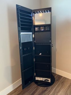 New 360° swivel freestanding jewelry armoire