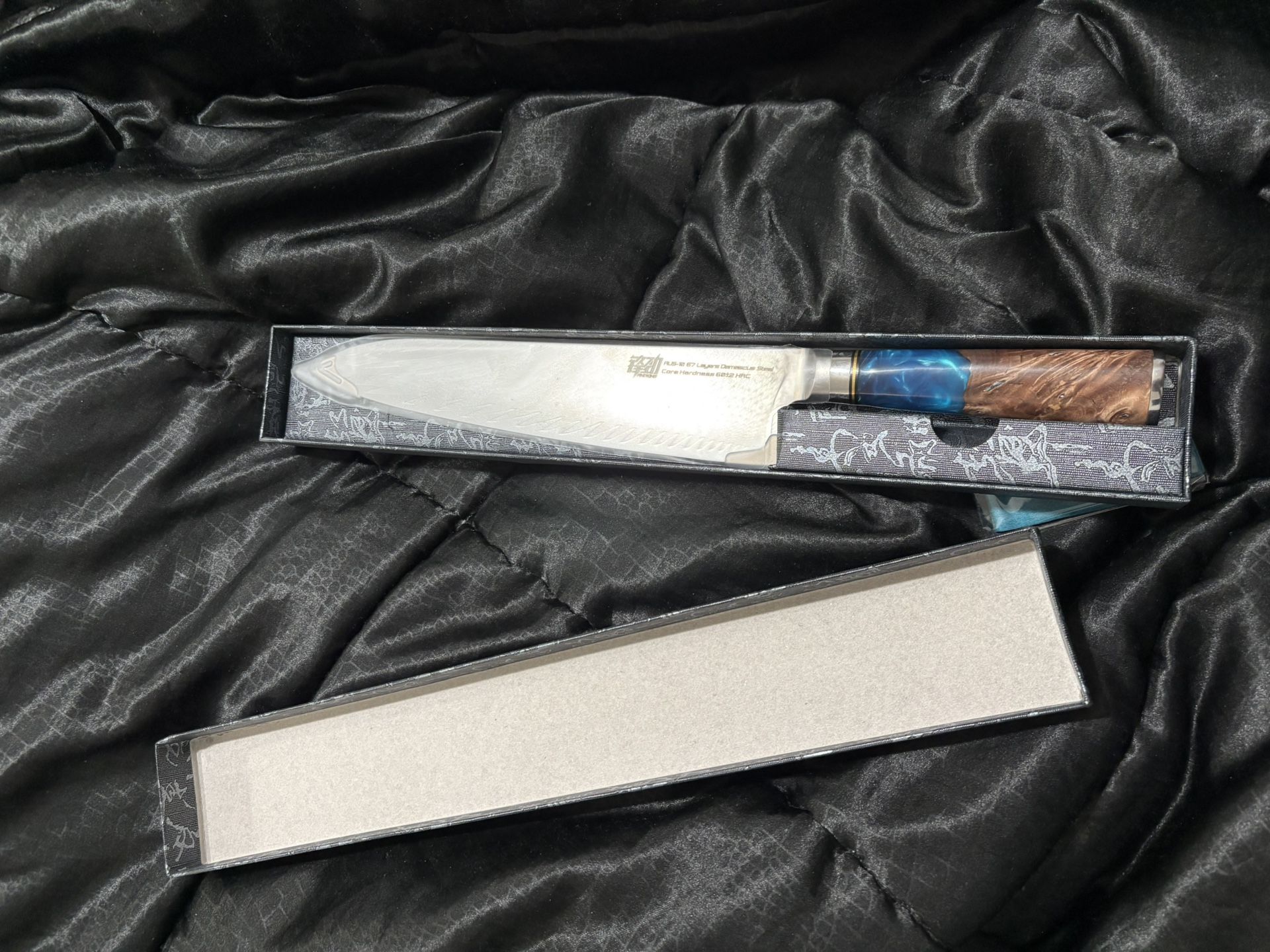 Damascus steel Knife