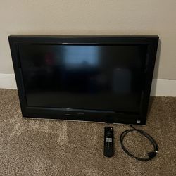 Vizio 32” TV With Wall Mount And Remote 