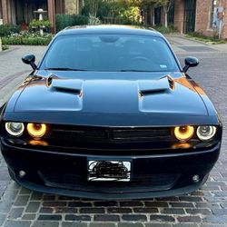 Black Dodge Challenger – Clean – 145k Highway Miles