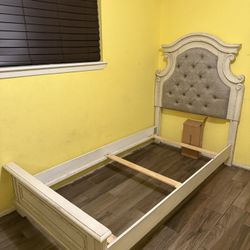Cama Para Niña Y Peinador