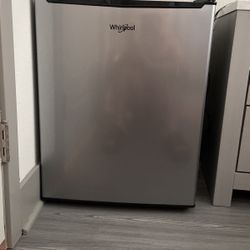 Whirlpool Mini Fridge 