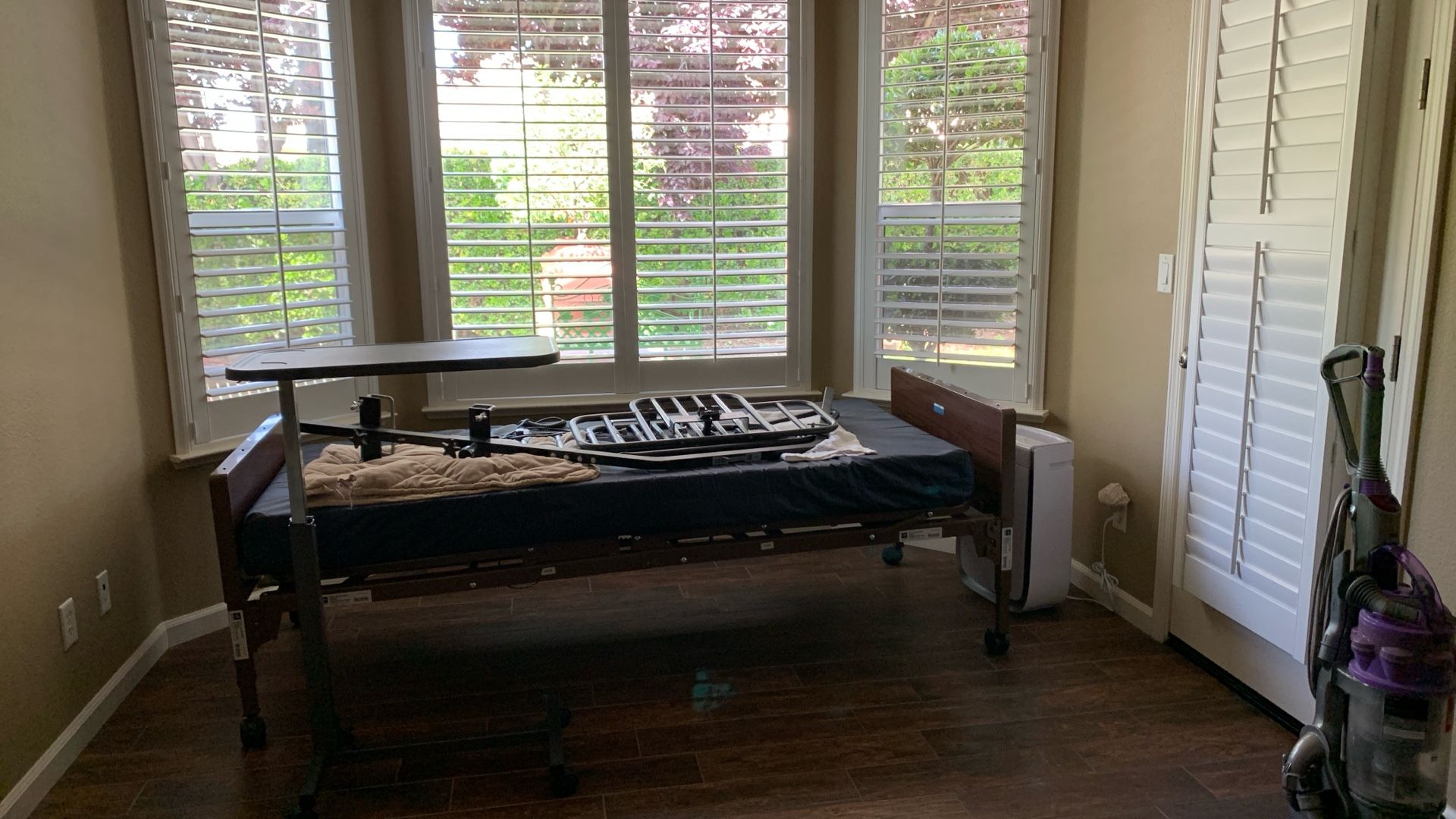 Medline full Elec Basic Home care Bed