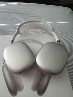 Brand new Apple AirPod iPhones