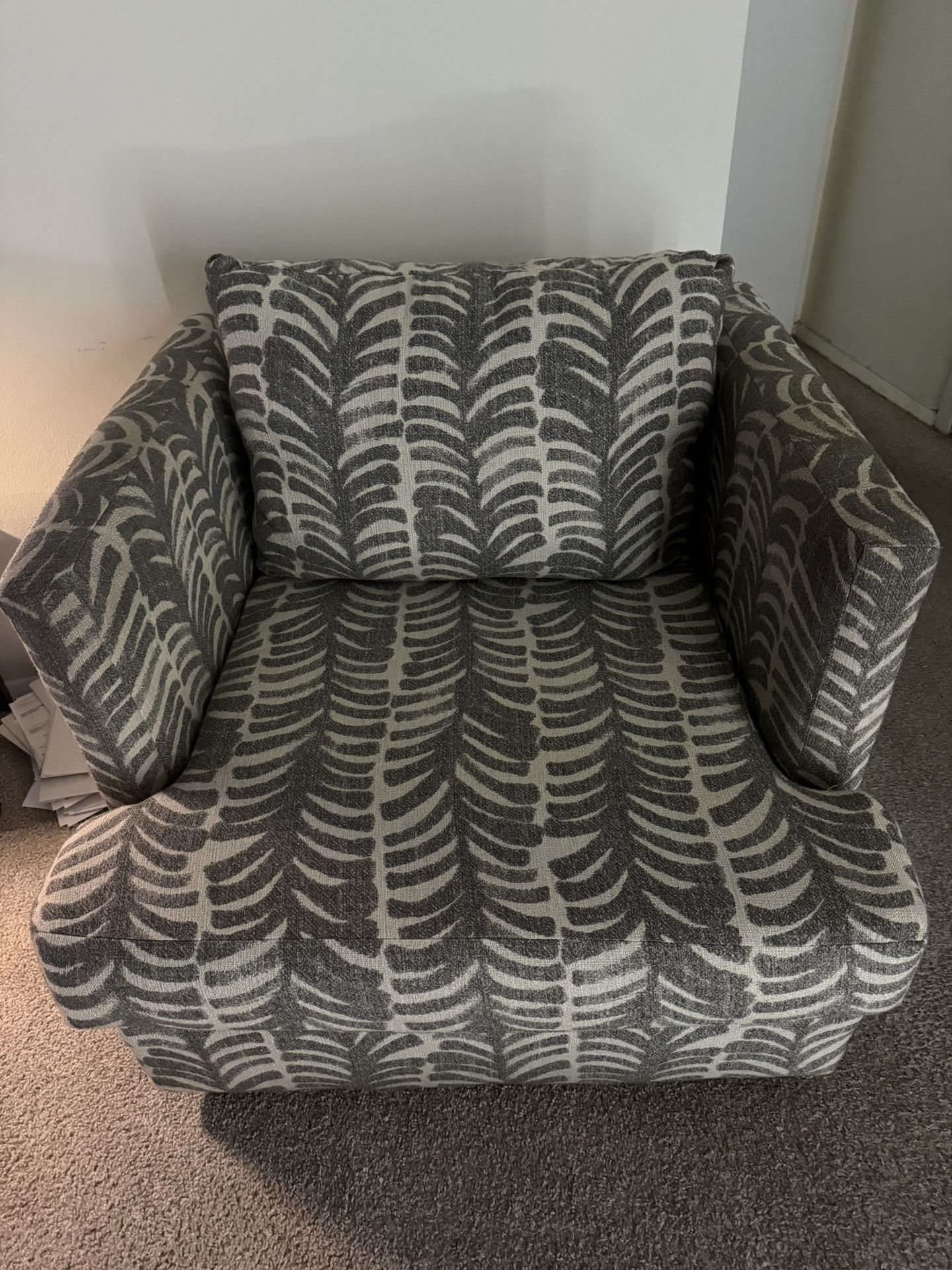 Swivel Chair, Comfortable Cushions Just Washed