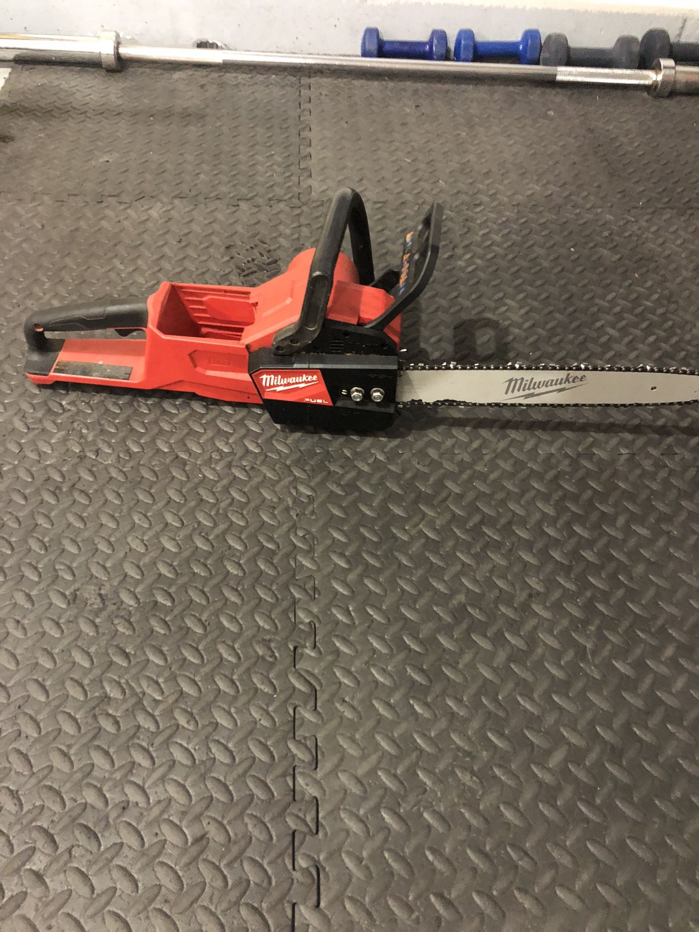 Milwaukee M18 16” Chainsaw With Battery