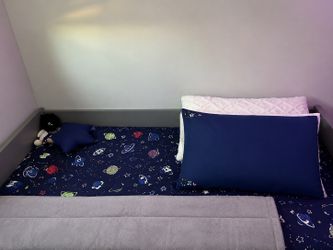 Twin bed