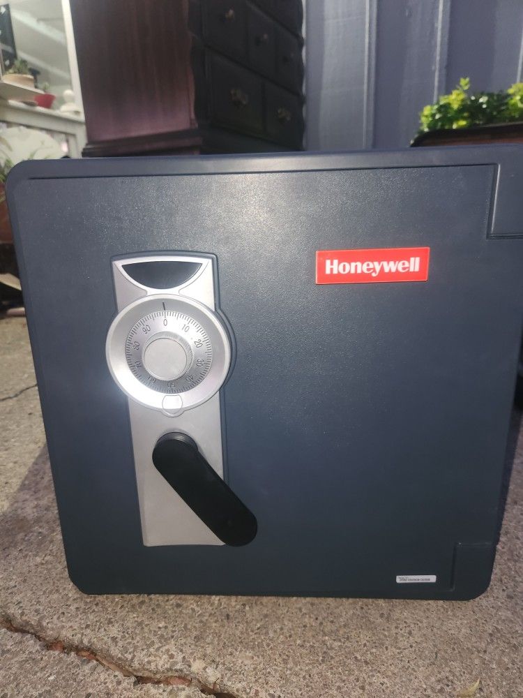 Honeywell Safe
