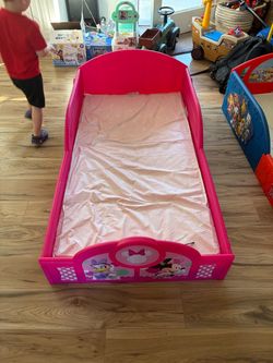 Minnie Mouse toddler bed with mattress