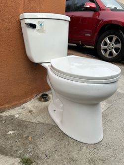 Standard White Toilet - Clean, Working Condition - Pickup & Delivery 91331