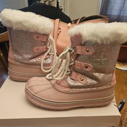 Juicy Couture Pink Glitter
Girl Escalon Snow Boots sz 2