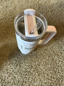 Stanley Flowstate Tumbler The Quencher H2.0 - 30 Oz - Eucalyptus Color for  Sale in Long Beach, CA - OfferUp
