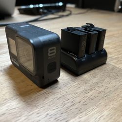 GoPro 8 (NOT WORKING) W. Accessories