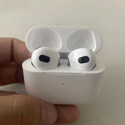Apple AirPods Pro Wireless Earbuds with Charging Case (NOT TESTED!!)
