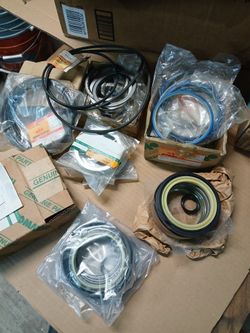 Hydraulic Ram Seal Kit & Lot Misc. Lrg. O Rings