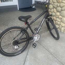 Trek mountain bike size medium 26 inch tires