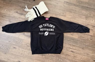 SUPER MRKT Black Go Taylor's Boyfriend Sweatshirt Football and scarf