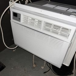 For Sale: hOmeLabs Window Air Conditioner   ❄️Excellent Condition!❄️