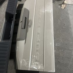 2020 F250 Rear Bumper And Tail Gate 