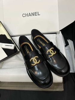 Women’s shoes