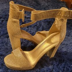 Dream Paris gold glitter heels 8.5