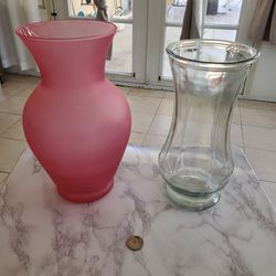 2 flower vases