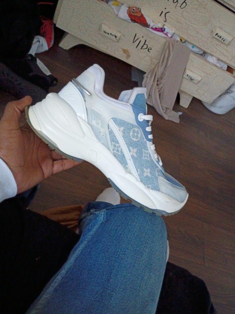 Size 9 Louis Vuitton Shoes