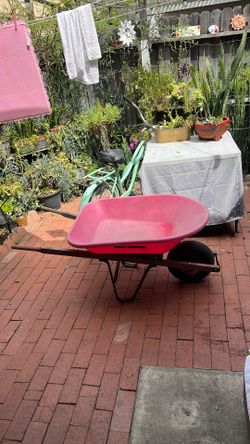 4 cu.ft Wheelbarrow  True Temper