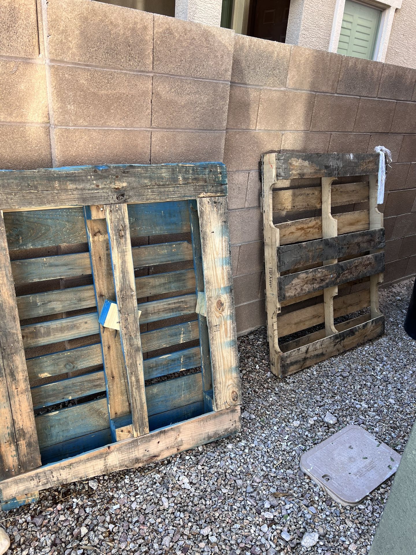 3 Free Pallets