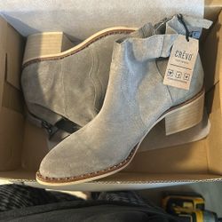 Women Boots Size 7
