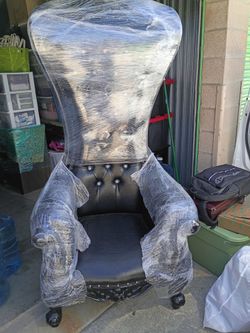 Throne Chair