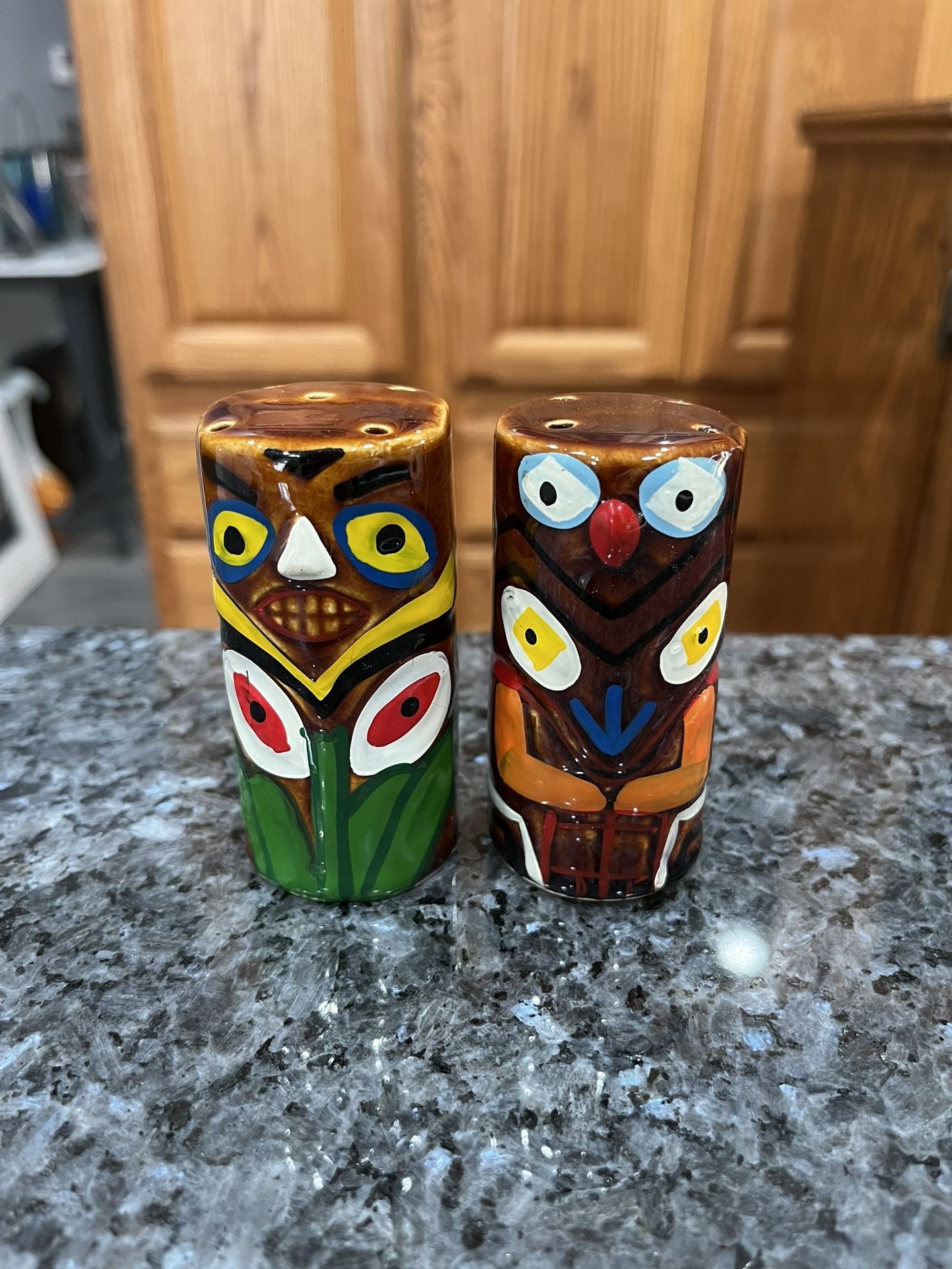 Vintage Totem Poles Hand Painted Victoria Ceramic Salt and Pepper Shaker Set, made in Japan. Preowned used normal use. Missing 1 stopper.