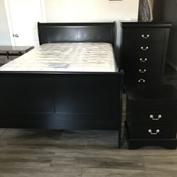 New Bedroom Set!!! Mattresses Included!