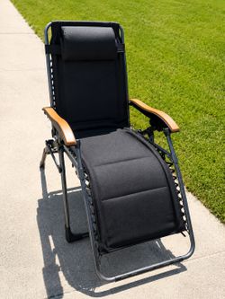 Brand New Zero Gravity Reclining Lounge Chair – Never Used