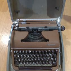 Olympia Werke AG Wilhelmshaven Typewriter Manual Western Germany