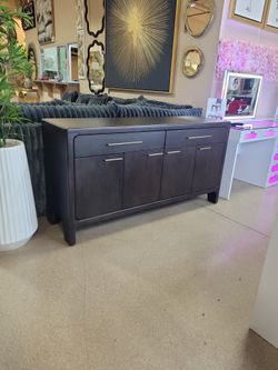 4 Doors And 2 Drawers Beautiful Server