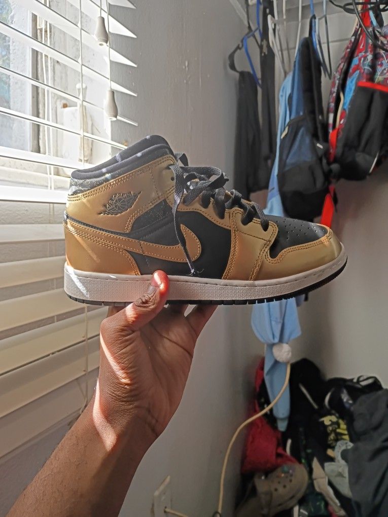Jordan 1s Size 7y