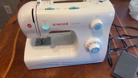 sewer machine / maquina de coser