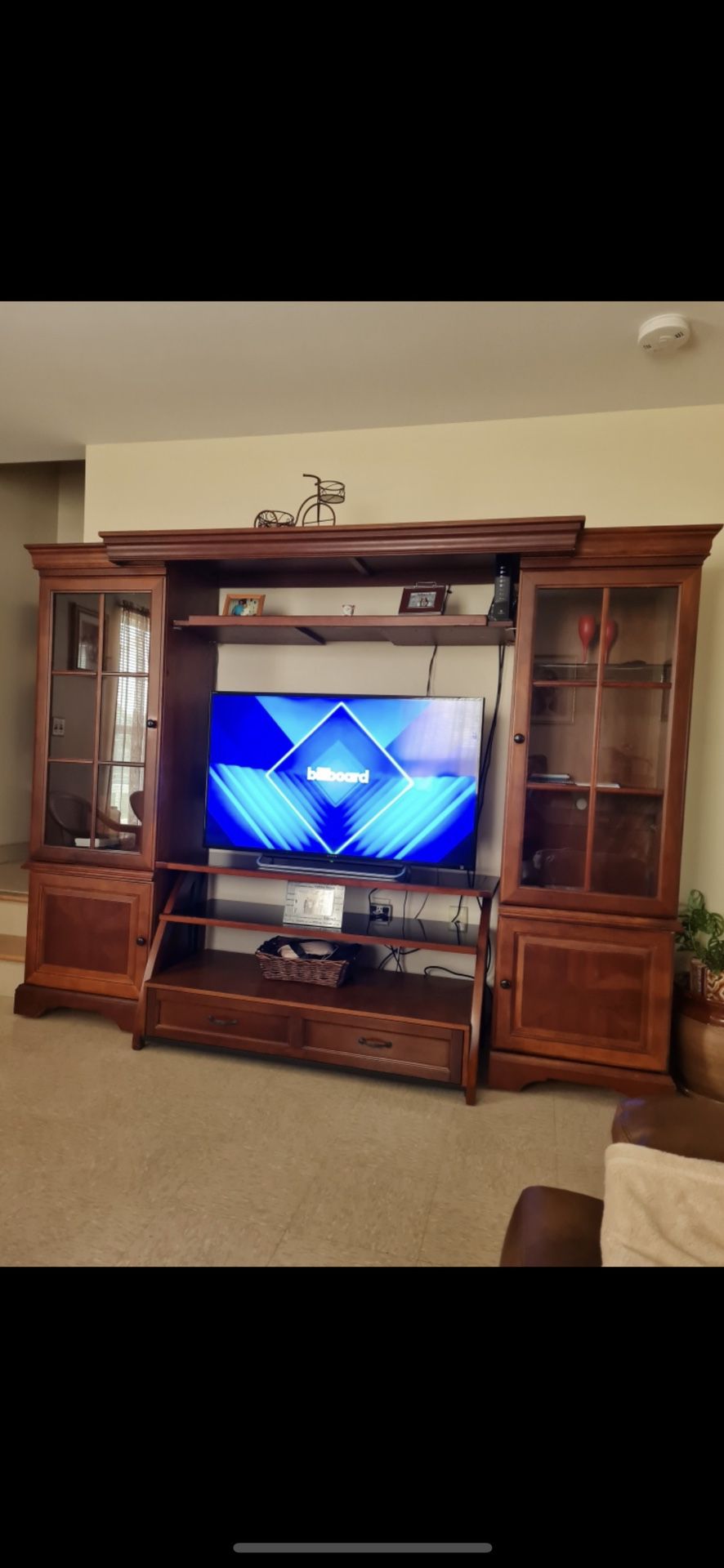 Entertainment Center with 50 in smart tv and center table