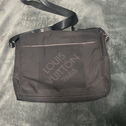 Louis Vuitton Messenger Bag 
