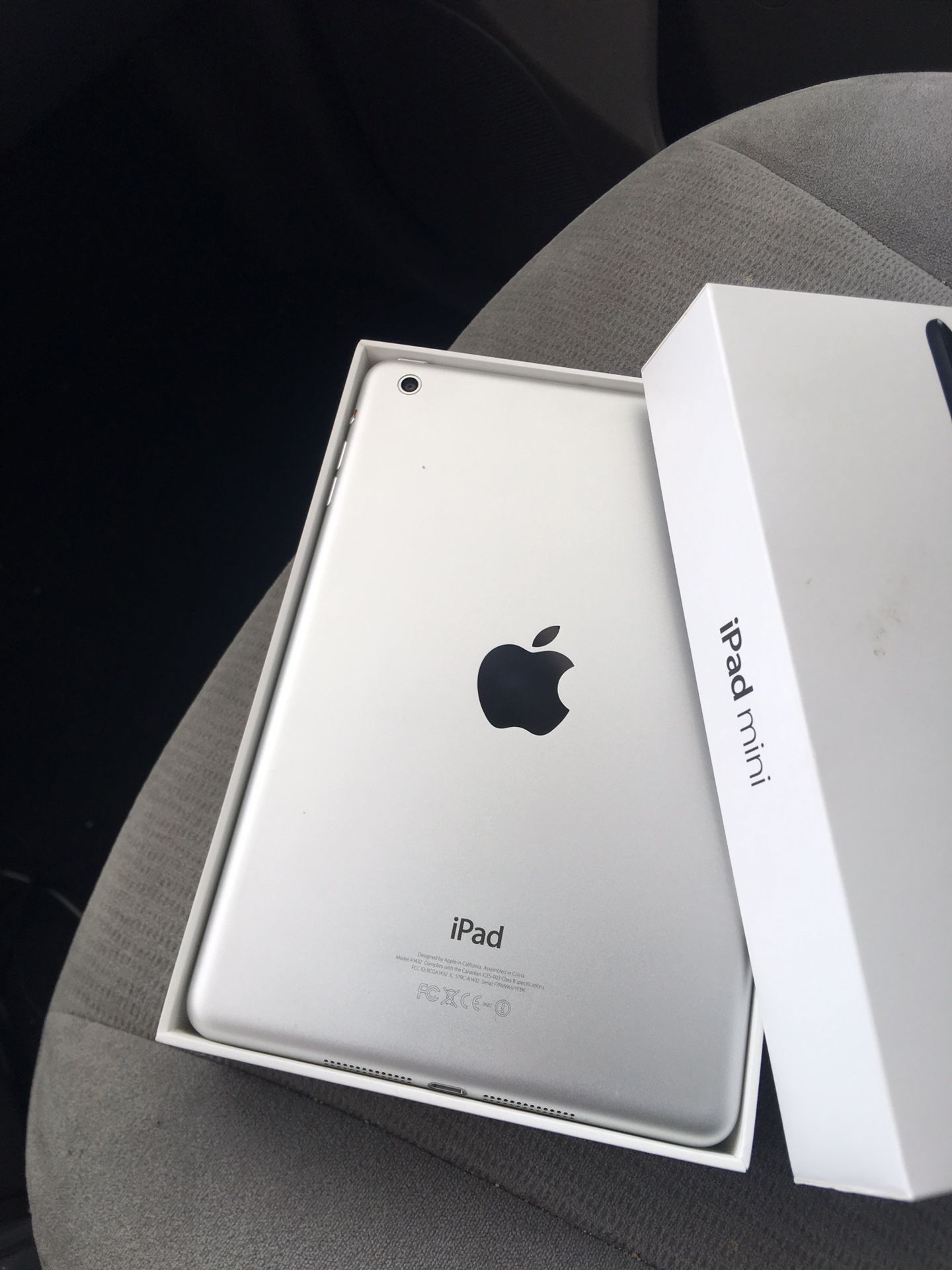 iPad mini 2 /16GB in box with charger all works perfect 129$ Firm price