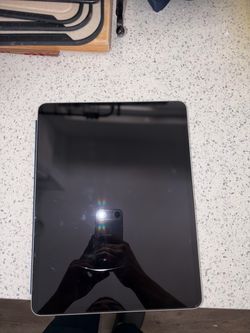 Ipad pro 12.9 inch 6th generation 128gb