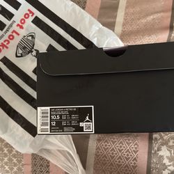 Retro 4 Black Canvas