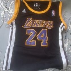 Used Lakers Kobe Bryant Jersey Size kids M