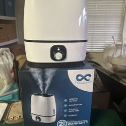 ULTRASONIC HUMIDIFIER- barely Used 