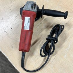 MILWAUKEE GRINDER PLUG IN W/ KEYHANDLE  SELLING FOR $59‼️