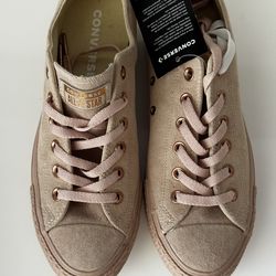 Converse Women's Chuck Taylor  (Size 9 US)