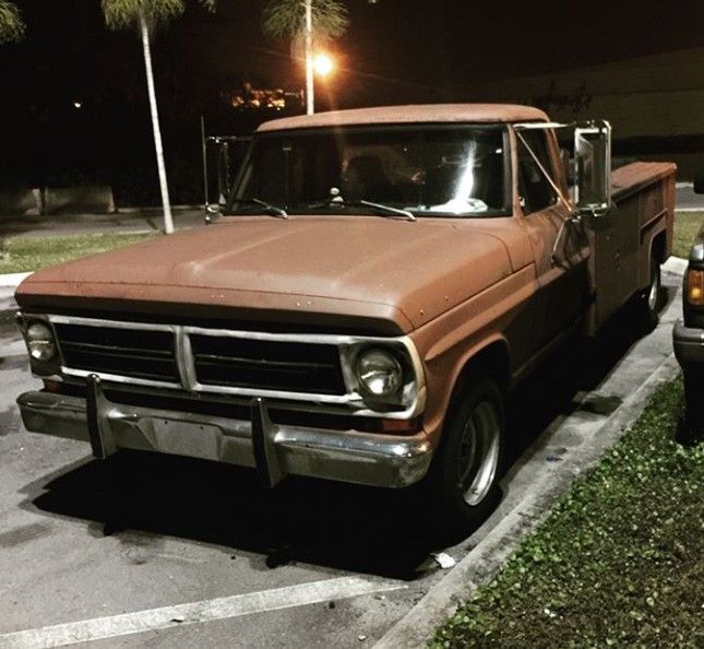 1972 Ford F100 service truck with utility bed