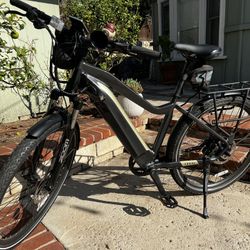 2023 AVENTON Level Commuter Ebike (Mint Condition) - The perfect Christmas present!