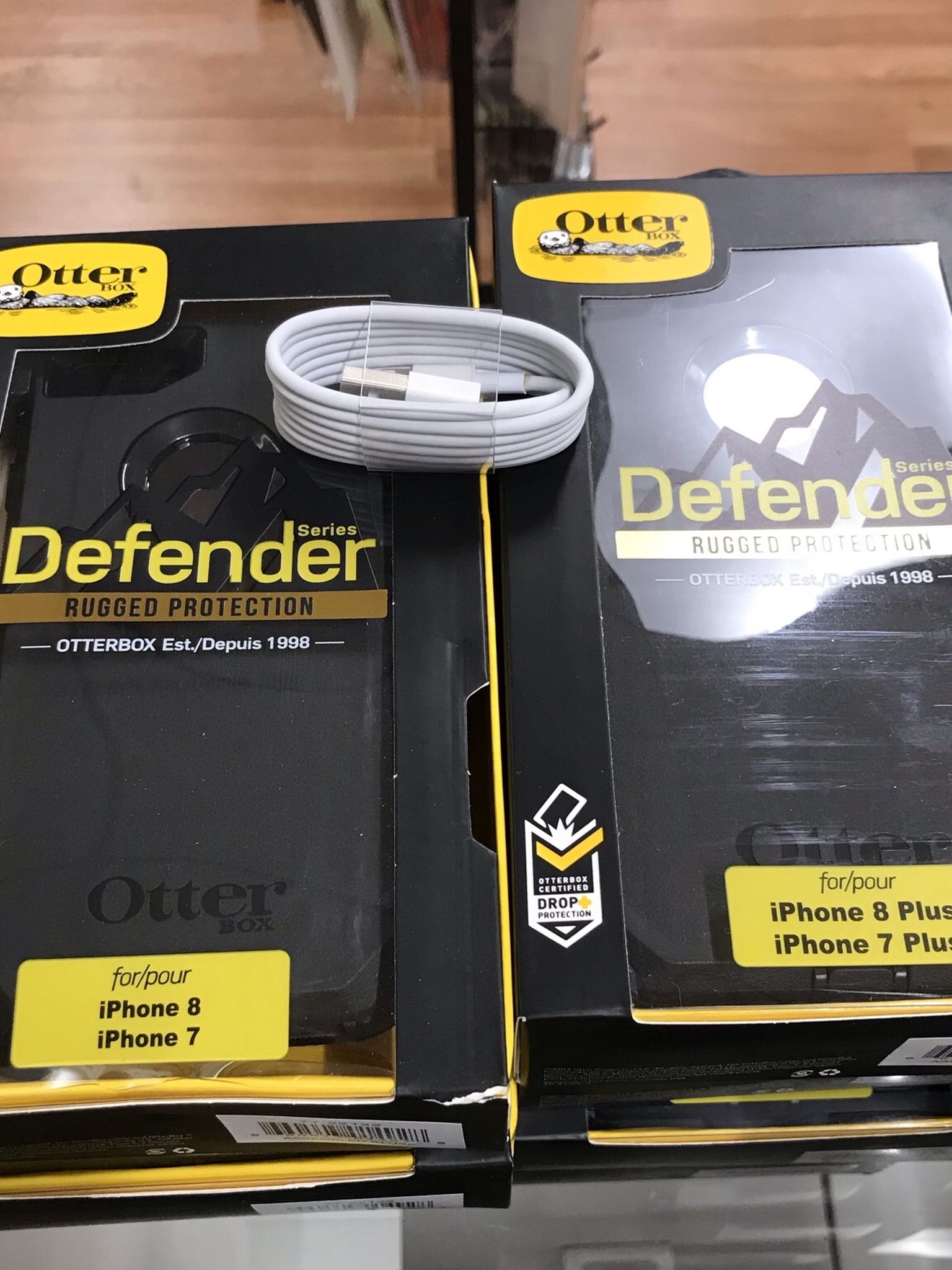 iPhone 7/8/SE/7 Plus/8 Plus Otterbox Defender Case + Clip